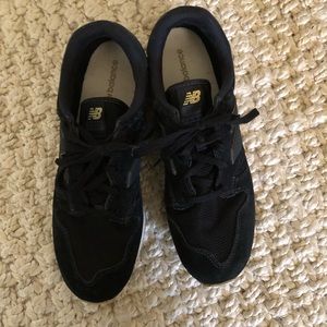 New Balance 520 Sneaker, W size 10, LIKE NEW!!